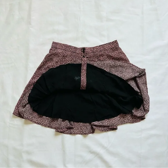 ★ UO urban outfitters mini skirt - Dark Pink leaopard print ★ - Picture 9 of 15